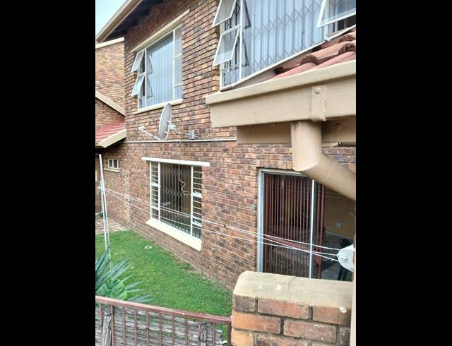 3 BEDROOM DUPLEX FOR SALE IN BIRCHLEIGH NORTH